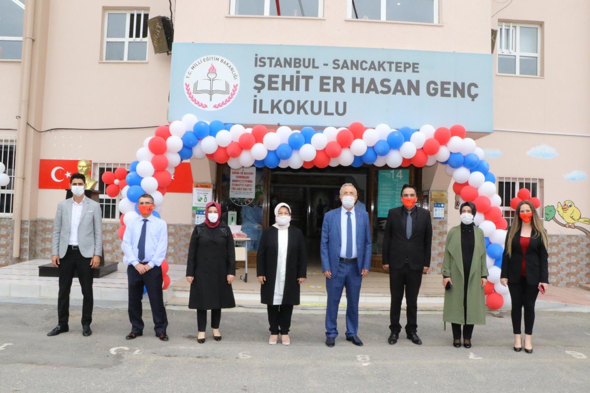 memsancaktepe's tweet photo. Yüz yüze eğitim dönemimiz başladı. Sancaktepe Kaymakamı Sayın @CakirogluAdnan1 Sancaktepe Belediye Başkanı Sayın @SeymaDgc ve Milli Eğitim Müdürümüz Sayın @halebagceozbas katılımıyla ders zilimizi çaldık. Yeni eğitim öğretim yılımız hayırlı olsun. https://t.co/sICPO1oTSV