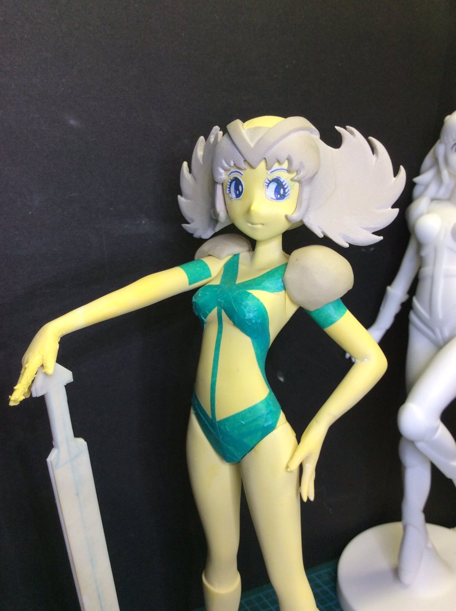 しま 瓦礫の島 今日の模型 プライムローズ エミヤ だいたいのラインを見る為にマスキングテープでスーツの部分を引いてみました 漫画絵で見ると なんだか布地が少ないと思っていたら実際にラインを入れると ちゃんとラインがつながる ほんと 手塚