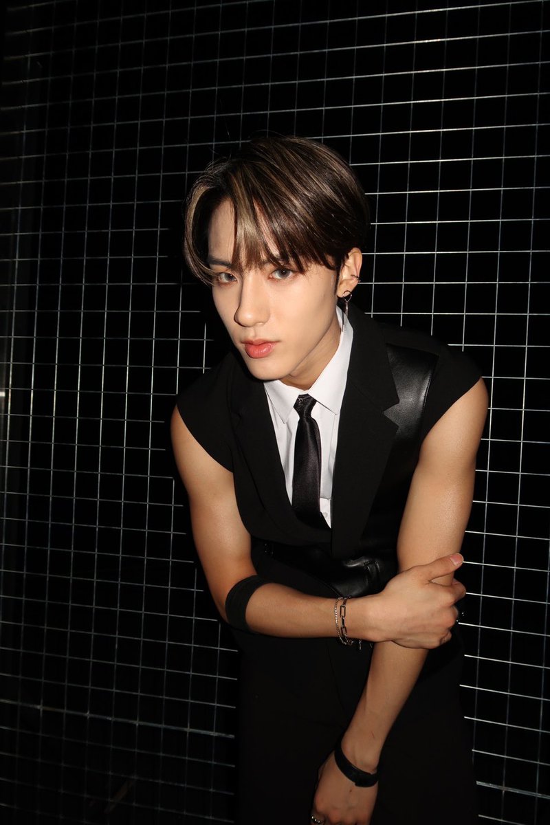 Эрик зэ бойз. Eric the boyz. The boys группа эрик. The boys группа эрик. Сон ёнджэ the boyz.