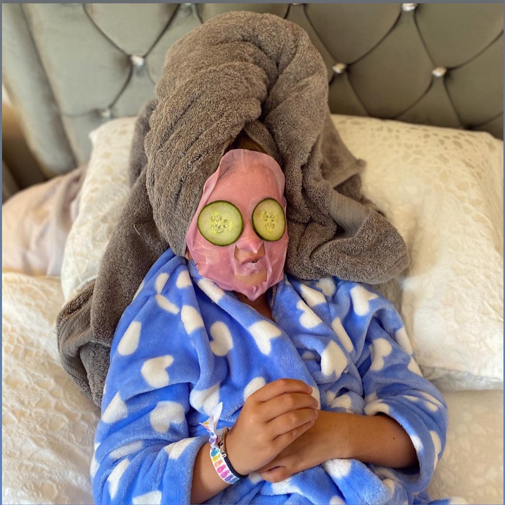 MONDAY MOOD! From my little ham face Em 😆- Ready to smash a fresh week! 
#MondayVibes