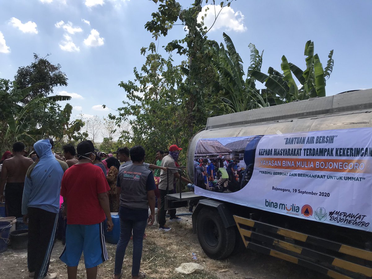 MasboyyBoy's tweet photo. Mereka terdampak kekeringan
Sekarang butuh banget Air Bersih untuk kehidupan mereka
Bantu Air Bersih untuk mereka
Dg klik link dibawah ini
ππ
https://t.co/mhoBgZseCd
#binamulia #merawatbojonegoro #bojonegoro #krisisair #kekeringan https://t.co/o5e4hV7gYj