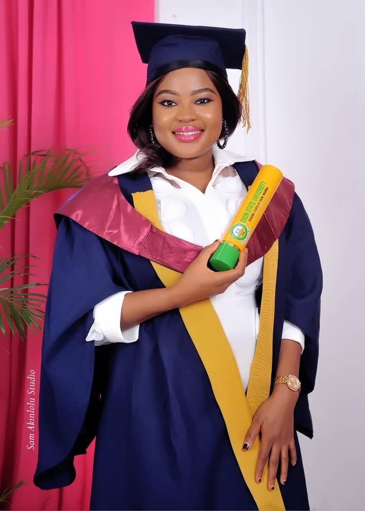 reemahbeautywo1's tweet photo. The journey of a thousand miles always start with a step!! Products of alhamdulilah ❤️❤️❤️❤️#onlineconvocation #uniosunvirtualconvocation https://t.co/UwnqoG67zx
