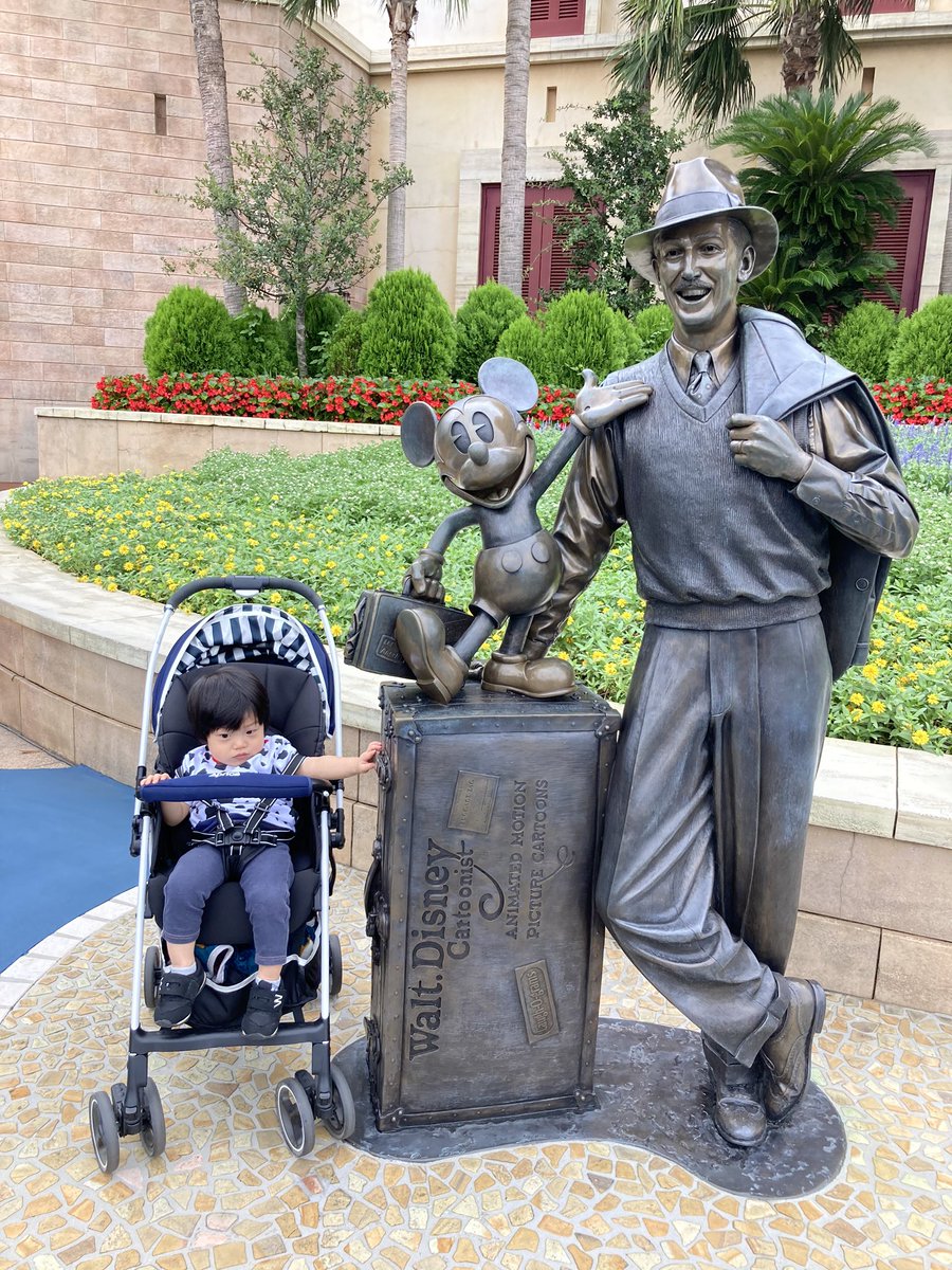 まろ そうくんディズニーデビューinディズニーシー 大体のアトラクションが旦那と交代制っていう効率の悪さに目を瞑れば 割と 赤ちゃん連れでも楽しめる事が判明 パークデビューシールつけてもらったら ちょいちょいキャストさんにデビューおめでとうっ