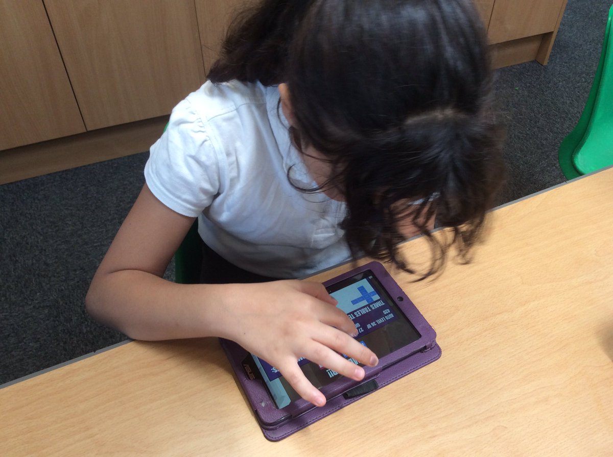 MrsTSteeleGPS's tweet photo. We are working really hard in our maths lesson this morning. https://t.co/Chb0vtK60w