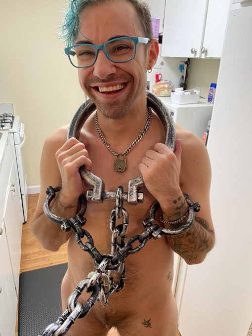 Sign up before October because the first is my birthday and I try to spend everyday being a spooky slut