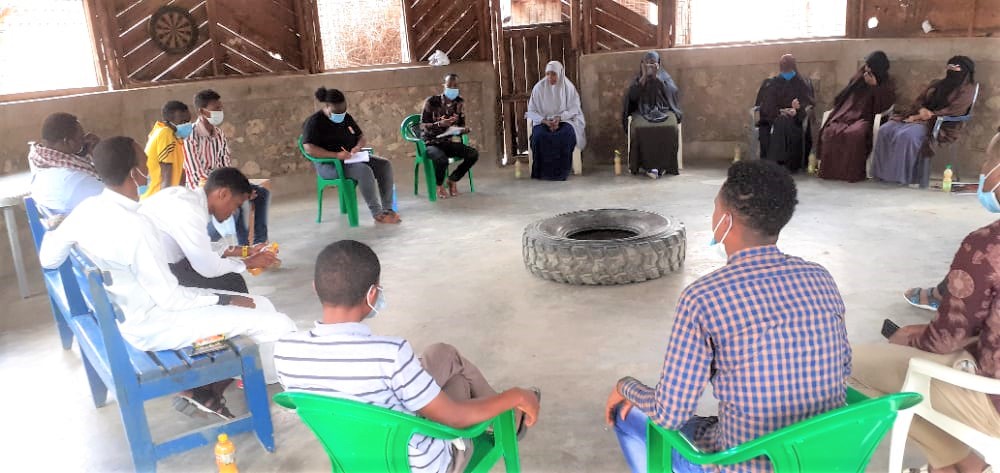 RCKKenya's tweet photo. “The best weapon is to sit down and talk” Nelson Mandela. 

@RCKKenya continues to apply this through spreading messages of peace among refugees and host communities in Nairobi, Garissa, Dadaab, Kakuma and Kalobeyei. #InternationalDayofPeace #ShapePeaceTogether #KeepingHopeAlive https://t.co/CHWvZRRTj1
