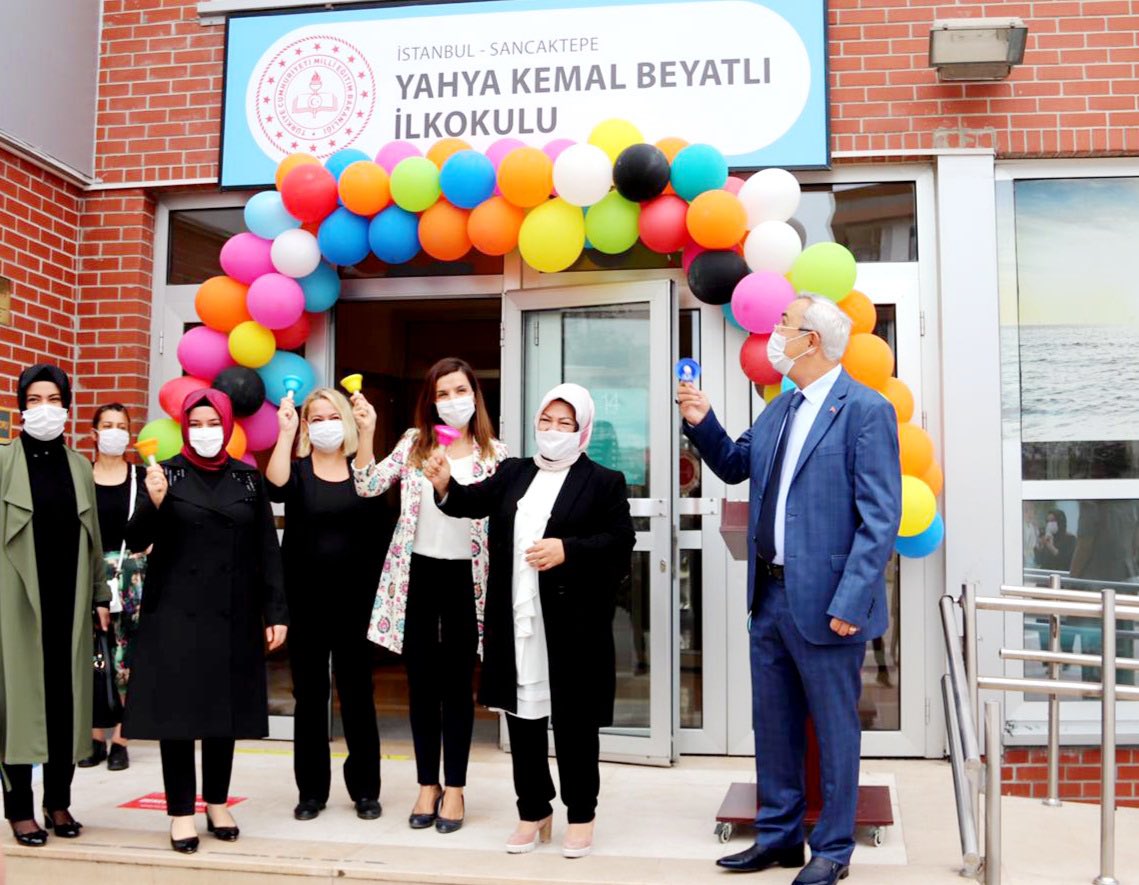 memsancaktepe's tweet photo. Sancaktepe Kaymakamı Sn. @CakirogluAdnan1 Sancaktepe Belediye Bşk. Sn. @SeymaDgc İl Milli Eğitim Mdr. Yrd. Sn. Burhan Çağrı Yıldırım Milli Eğitim Müdürümüz Sn. @halebagceozbas katılımıyla okullarımızı ilk günlerinde yalnız bırakmadık.

#yaşasınokulumuz
#okullarıgüvenleaçıyoruz https://t.co/yPg16ivYYr