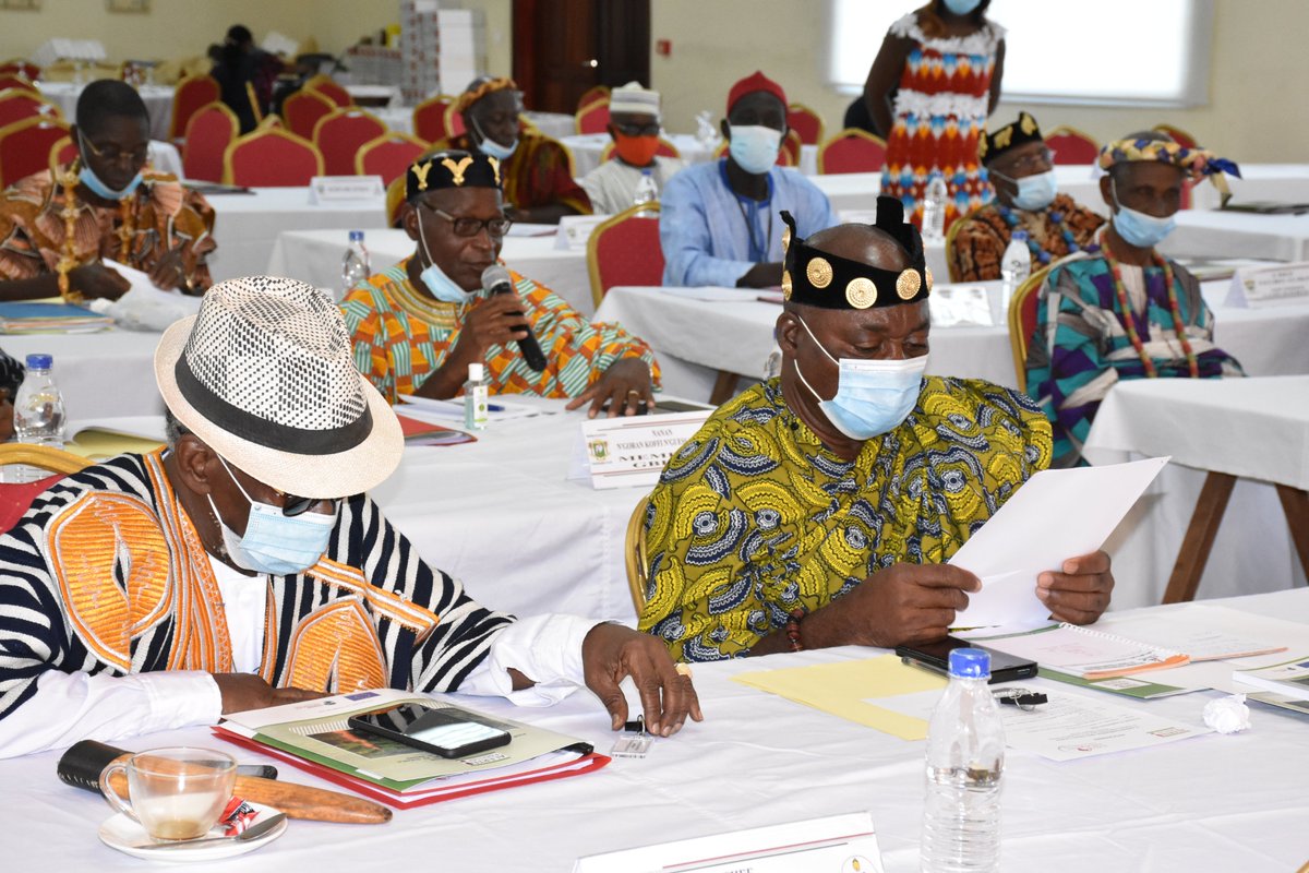cnrct_officiel1's tweet photo. #cnrct @Audace_Afrique 
Atelier de formation des Rois et Chefs Traditionnels sur la contractualisation des terres rurales les 15 et 16 septembre 2020 au siège de la  Chambre Nationale des Rois et Chefs Traditionnels (CNRCT) à yamoussoukro. https://t.co/ujBK2YfZBy