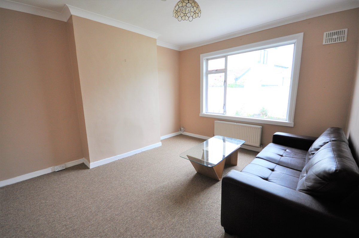 Townshends2's tweet photo. New to the market an impressive 3 bed semi-detached house in a prime location close to the City Centre, UCD and Dundrum Shopping Centre asking €550k https://t.co/JSajfukf66 https://t.co/7HAg9UES00