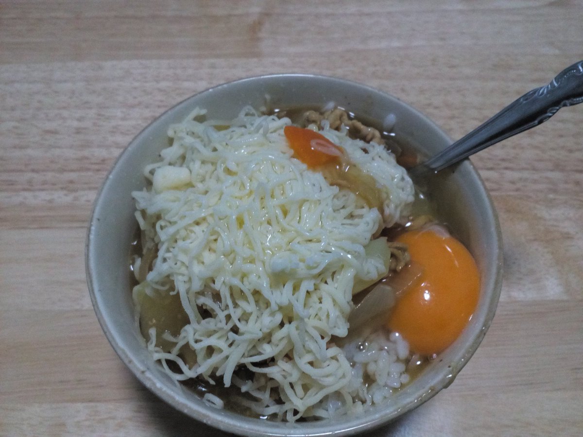 gotiusa171's tweet image. 今日の献立はカレー（チーズ、生たまご入り）