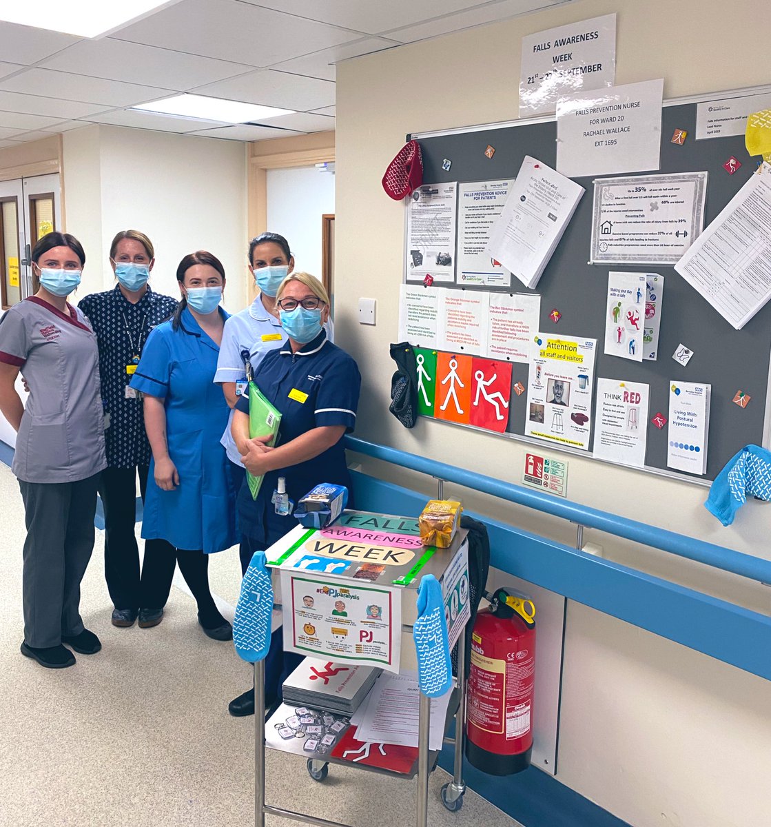 BarnsleyFalls's tweet photo. Well done to ward 20 getting involved with their Falls display board! 💚

You may see me around this week with my little trolley &amp; you can win prizes on my quiz or I have word-searches for patients! ☺️☺️‼️ 
#fallsawarenessweek https://t.co/qp9NNIrq41