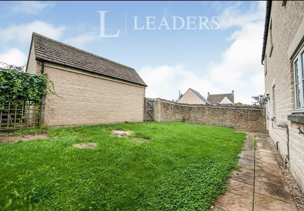🏡KEMBLE🏡Beautiful recently refurbished 4 Bedroom detached home AVAILABLE NOW!!🏡 take a look at this property, you could move in before the end of September and its available with NO DEPOSIT! ☎️Call now on 01285 642550 to arrange an appointment to view or request a virtual tour