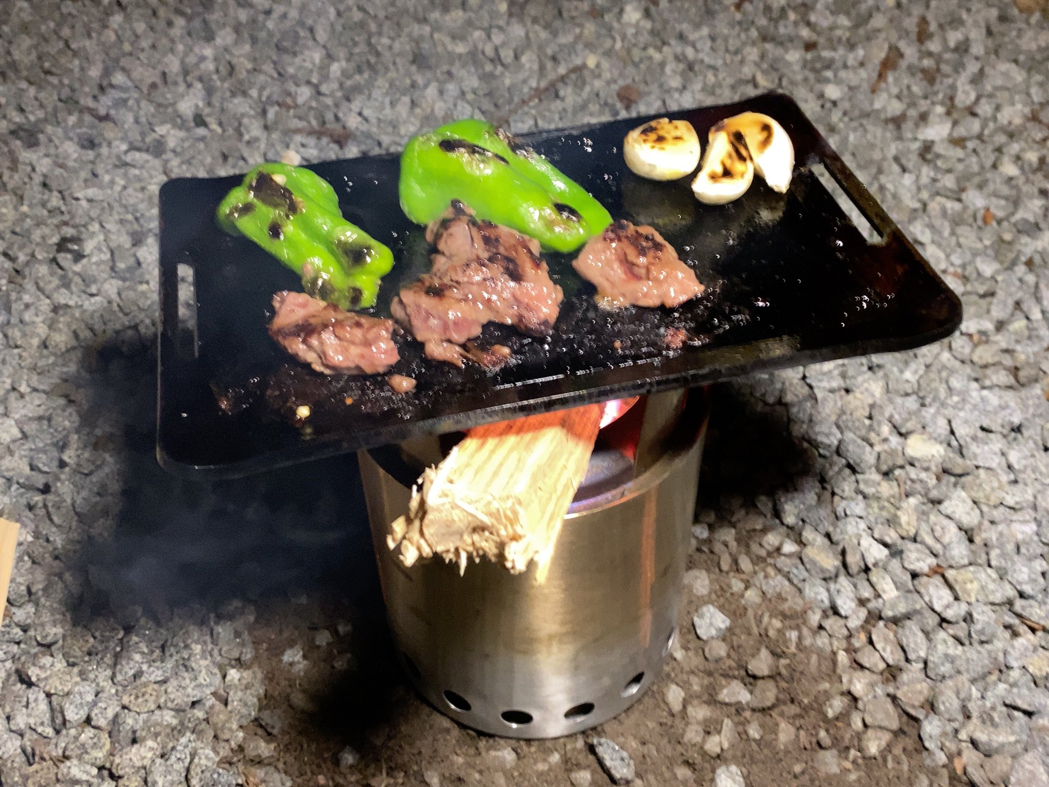 Taka ソロストーブタイタンに最適な鉄板 焚火で焼肉 ソロストーブ 鉄板 Taka ソロストーブタイタンに最適な鉄板 焚火で焼肉 ソロストーブ 鉄板