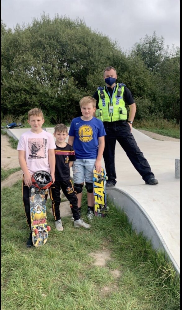 WYP_KirkRural's tweet image. This week has been CCE week , we 👮‍♀️👮‍♂️👮‍♀️have been out and about  🚔  all week educating and explaining to local youths 👬 in our Ward Areas . We attended at Marsden skate park, skateboard 🛹 
Meltham skate park 🛹 and the Sands at Holmfirth . 
#YourNpt