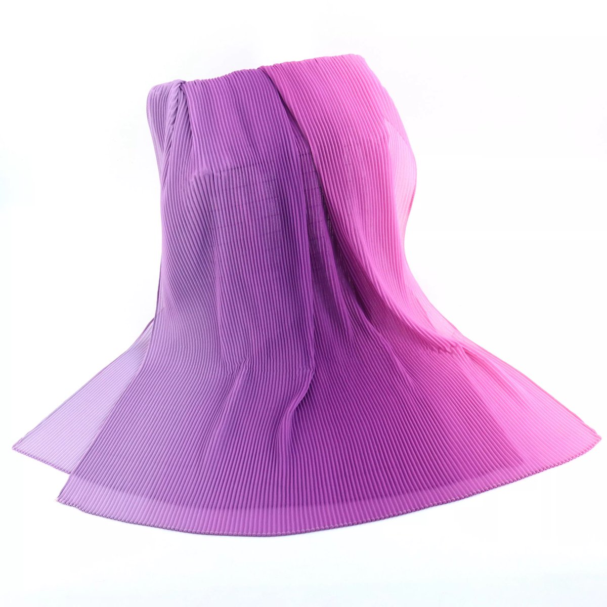 FatymDiallo's tweet photo. Hello! On revient dans quelques semaines avec de nouveaux foulards et vos préférés. Vous avez la possibilité de choisir vos couleurs. DM pour les commandes. 🙏🏾 https://t.co/sivyEUSRYS