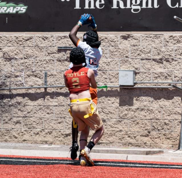 #MotivationMonday - Remembering that BIG play! Sometimes size really does matter in football! 
Photo Credit: #tungtat
.
.
.
.
.
#NFLFlagSD #sandiego #flagfootball #bigplay #footballplays