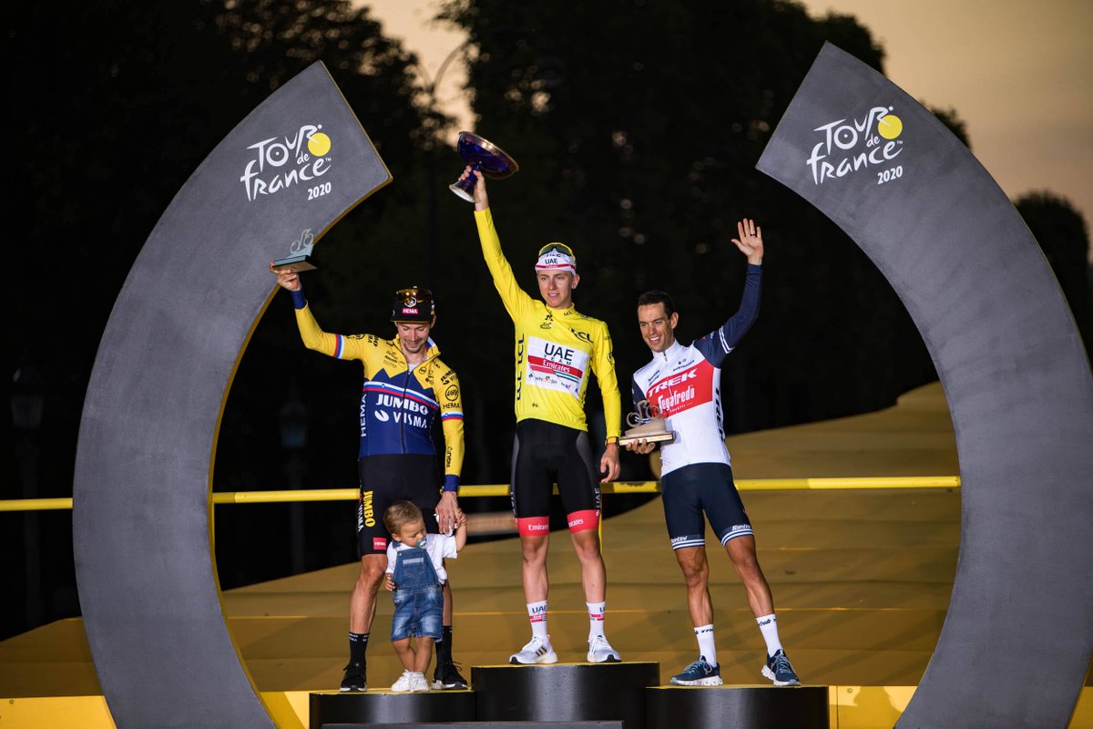 Paris's tweet photo. 🚴♂️🚴♂️🚴♂️ L'arrivée du #TourDeFrance2020, c'était hier sur l'avenue des Champs-Elysées, une 107ème édition haute en couleurs et rebondissements qui a fait vibrer les passionnés ! #TFD2020 @LeTour https://t.co/CEeugdkWrm