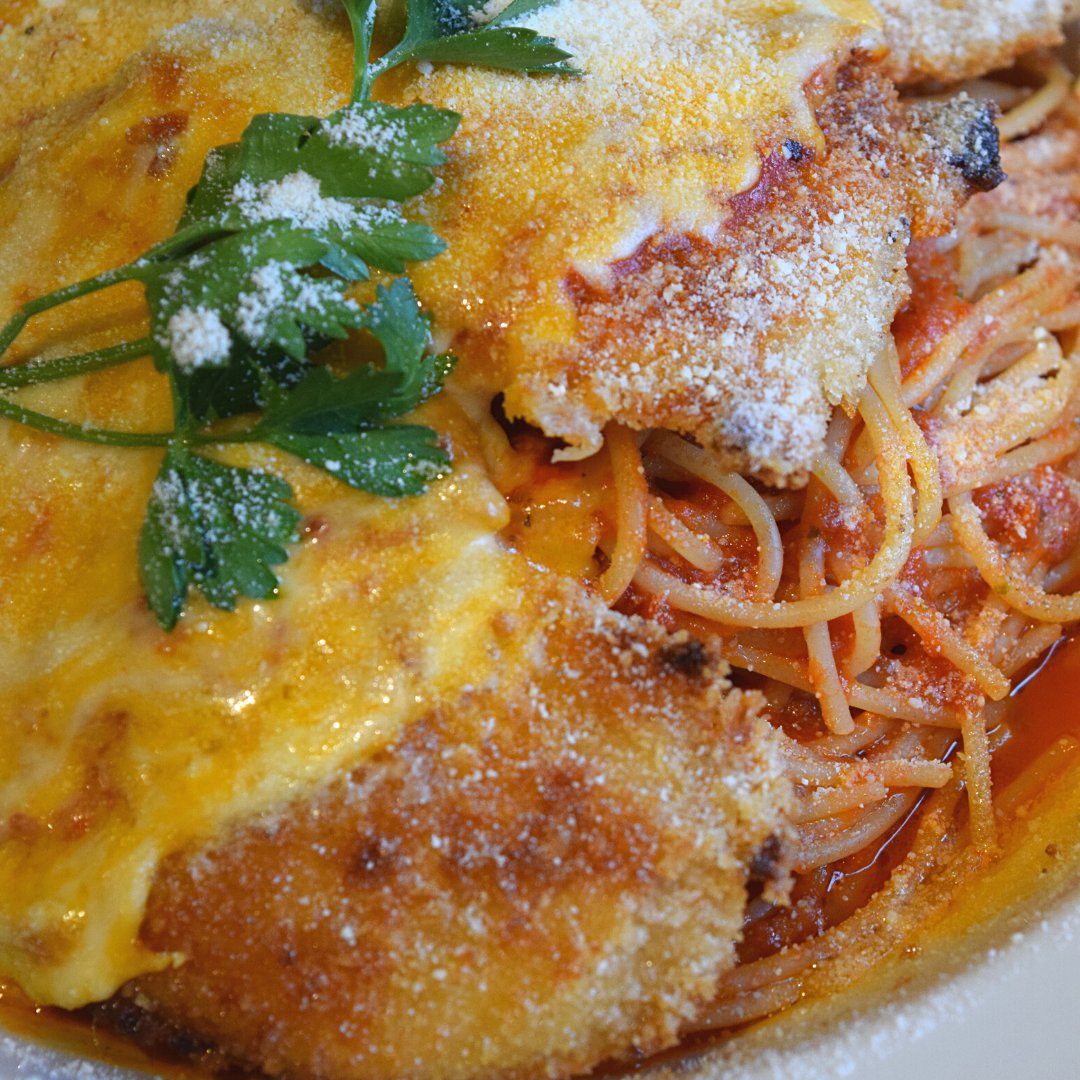 MosFamilyRestaurant tweet media