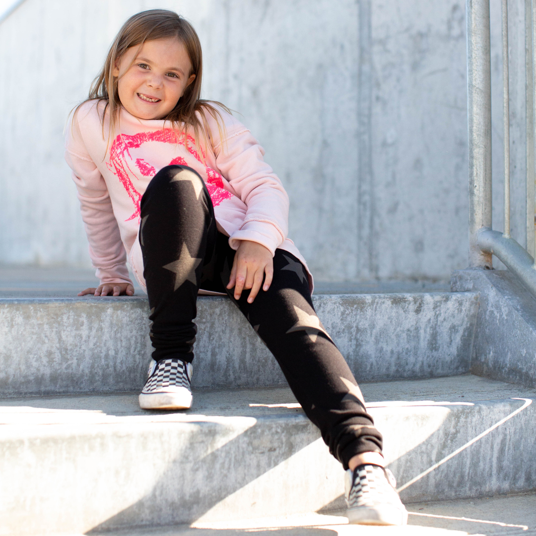 Sweatsets for LIFE! Nununu star legging and high low sweatshirt pair so well together, it's just too good
.
.
. #bumpsnbundles #bumpsnbundlesbabe #babyboutique #babyfashion #toddlerfashion #kidsootd #kidsofinsta #kidsoftoday #strikeapose📸 #kidmodel #letthembelittle #childrensb