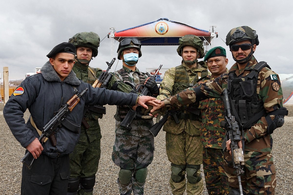 Photo of a serviceman from each of the country's participating in the joint land forces grouping at Kavkaz 2020: Armenia, Belarus, China, Russia, Myanmar, and Pakistan. Iran and Azerbaijan are participating in maneuvers in the Caspian Sea, as well. 27/ https://vk.com/milinfolive?w=wall-123538639_1580456&z=photo-123538639_457483394%2Fwall-123538639_1580456