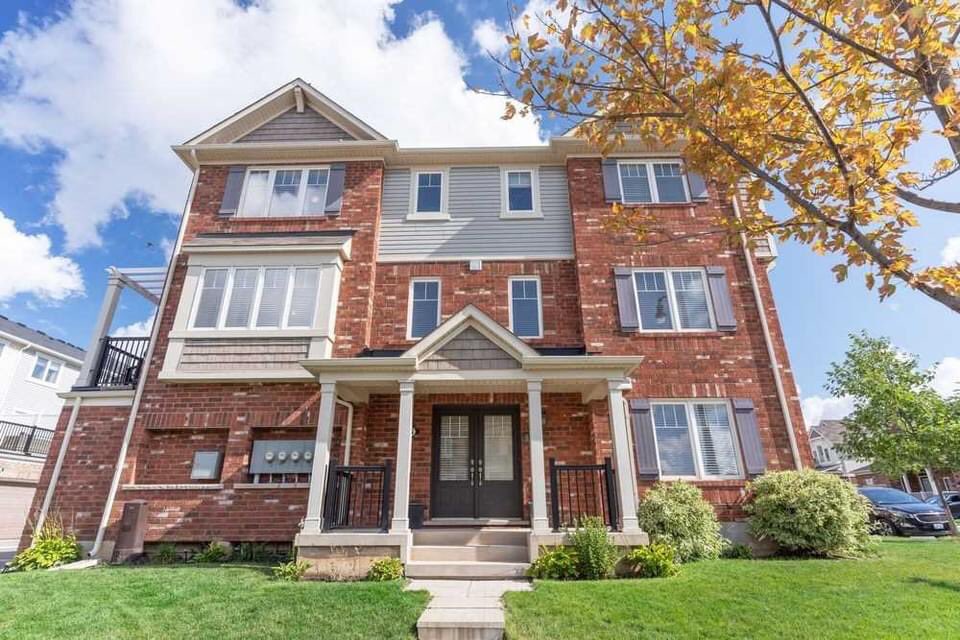 sellwithsingh's tweet photo. JUST LISTED!! 56 Agricola Rd., Brampton
List: $750,000  Beds: 3  Baths: 3

Newly renovated executive end unit townhome only a 5-minute walk to the GO station!

If you are interested in this property contact us today to book a private showing.

647-479-6232
info@sellwithsingh.com https://t.co/xA4GCMspBk