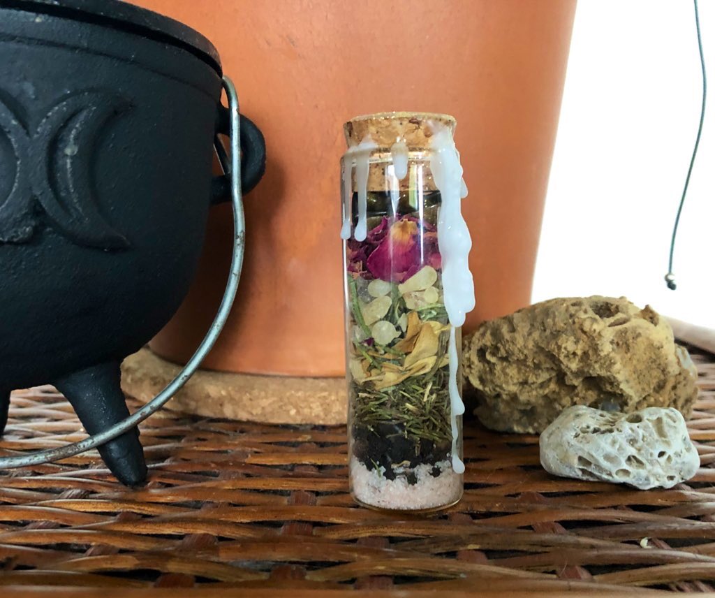 wiccalite's tweet image. PRE-ORDERS for my pink protection bottles will be shipping out this Friday (9/25) !!! There are limited spots left so make sure to get yours soon💕💕

🌿🌿 wiccalite.etsy.com 🌿🌿