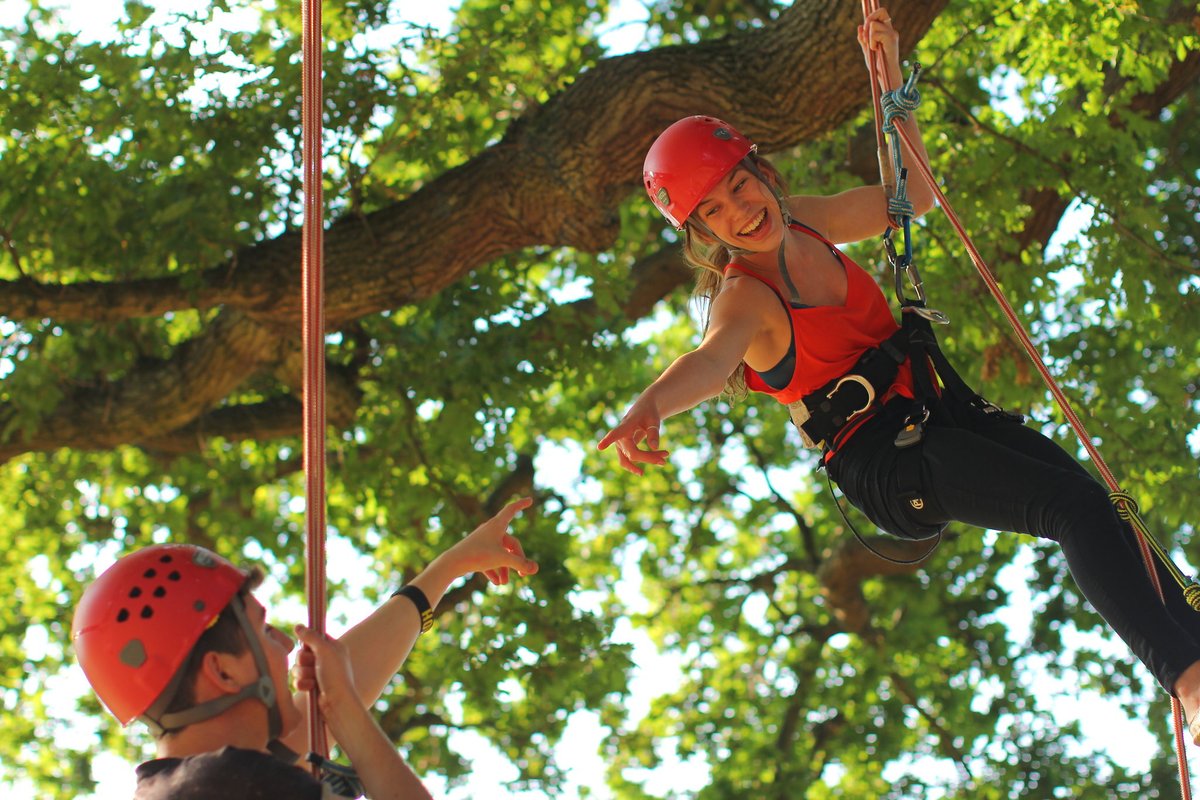 Fancy trying something new on the #IsleofWight? 🙋‍♀️

Why not give @Goodleaf Tree Climbing a go? It's a fun and friendly experience for all! 🌳

The centre is open until 31 October, make sure you book in before they close for winter!🌿

ℹ️Find out more:…