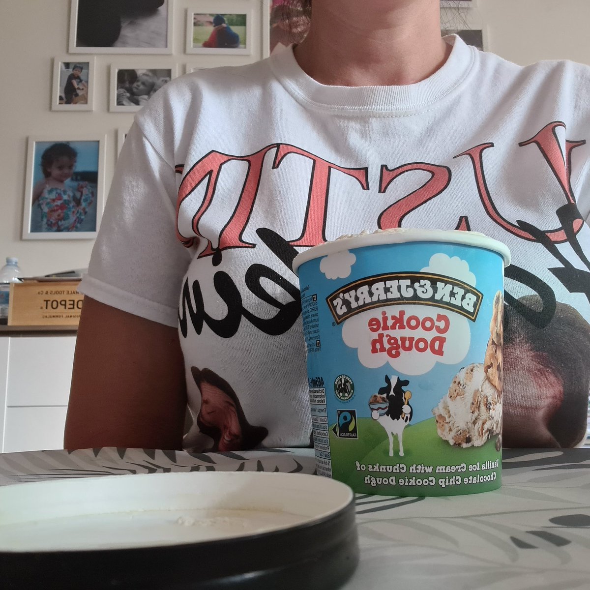 guia78's tweet photo. #Day91
Something hot and Something cold...
Both tasty π
-
#100DayswithJustinHawkins
@JustinHawkins
-
Reppin @thedarkness
-
#100DaysOfHawk #100DaysofHawkins #JustinHawkins #TheDarkness #merchandise #personalchallenge #challenge #tshirt #bandtshirt #icecream #benandjerrys https://t.co/pNdk9IYIP8