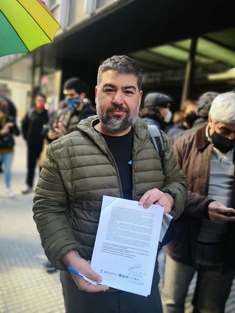 TravelAdt's tweet photo. Representante de los Agentes de Viajes, entregando el petitorio acordado entre TODOS. TURISMO UNIDO para Siempre.Gracias Colega. @mensajeronline @JorgelinaCokeFr @Gabriel96095697 @FAEVYT @GrupoAvaece @agenciasVyT @RuthyTuch @Natuprovenzano @claritur @gustavohani @SandraPeliquero https://t.co/iWdcwErdHs