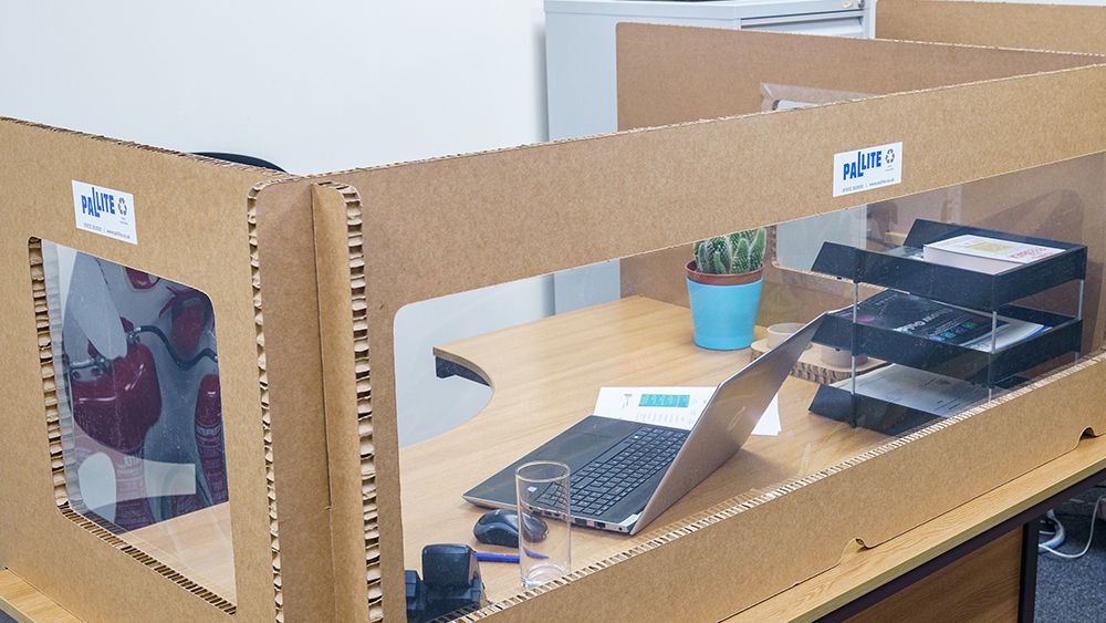 PALLITE's tweet image. Protect your #Office desk with our fully wraparound #DeskPartition.

Available in standard and bespoke sizes to ensure full coverage, you can choose a window or solid screen to suit your #OfficeLayout 💻&amp;gt; bit.ly/3bi45d8

#SocialDistancing #SafeWorking #Sustainable