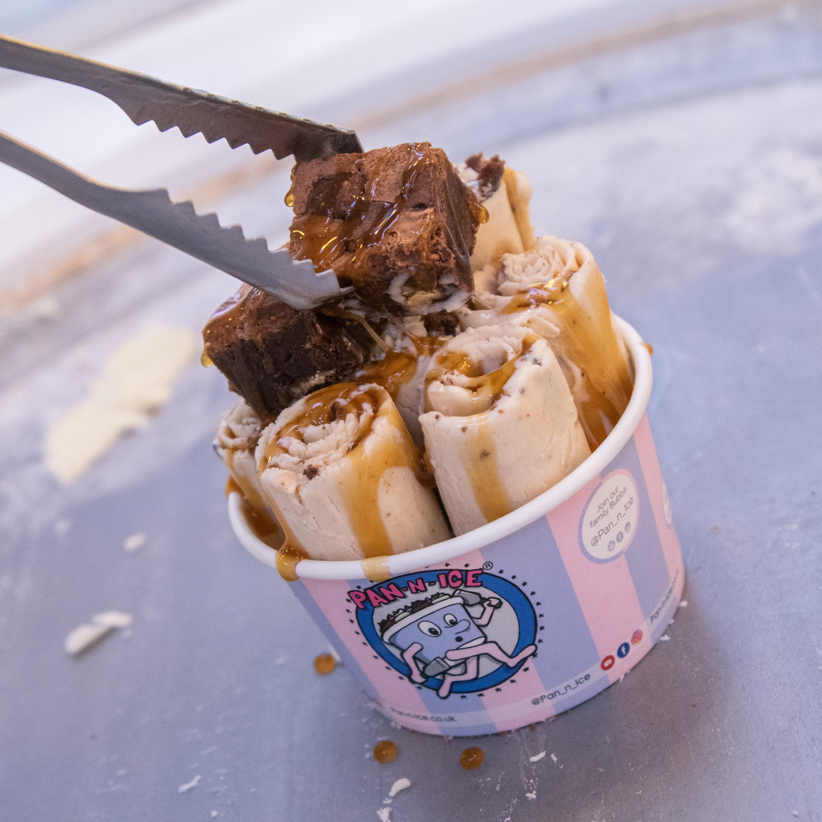 Pan_n_Ice's tweet photo. From today until Wednesday, we're giving you TWO for the price of ONE on all of our flavours. π All you have to do is show one of our team that you follow us on both Instagram(@Pan_n_Ice) and TikTok (@pan.n.ice). π Seriously, it's THAT easy.
#PanNIce #Nutella #Brownie https://t.co/5foh9rJJCd