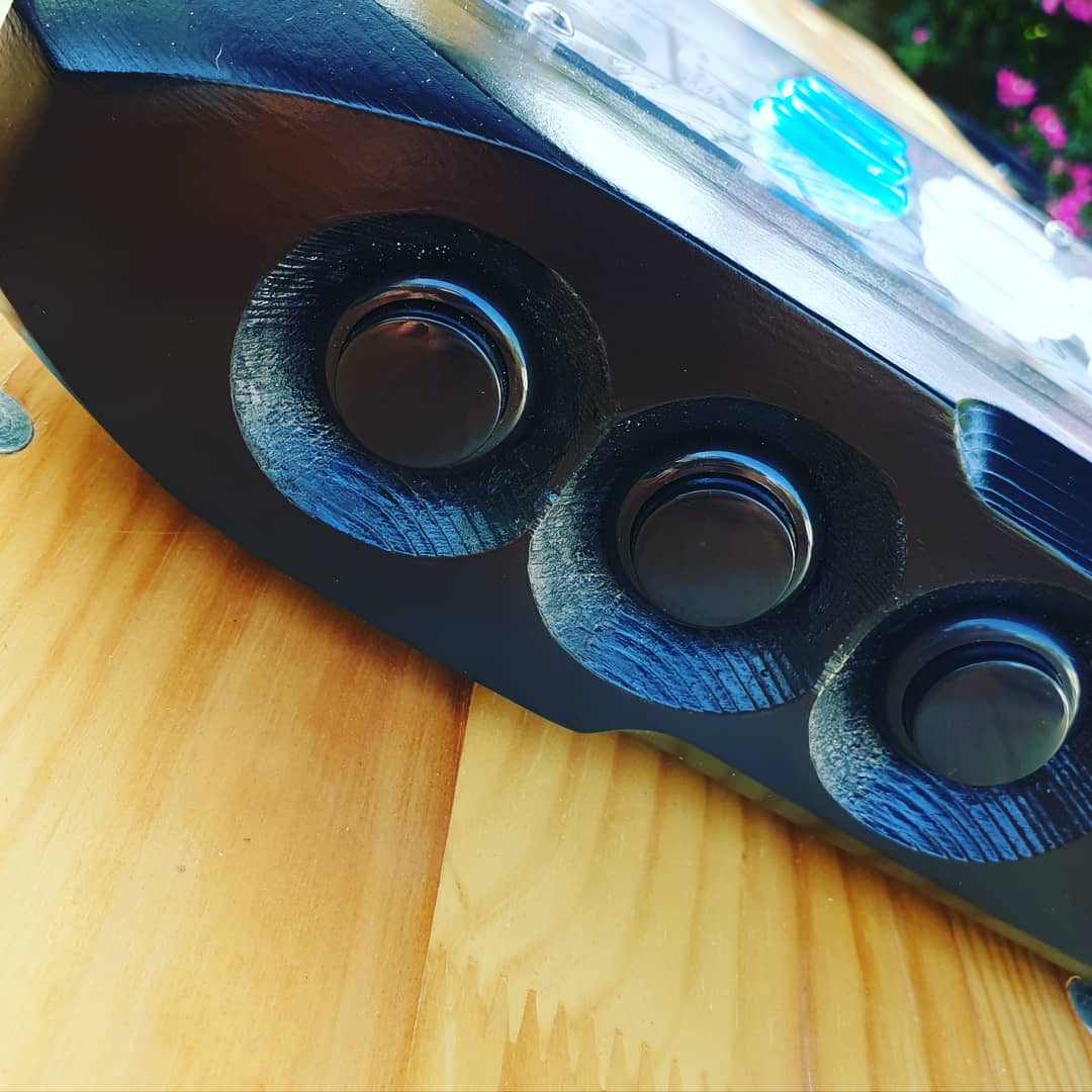 satsuisticks's tweet photo. Yeah! 🔥🕹️

Another fighter is coming his own way!! 🕹️🔥❤️

🔹Full Sanwa Obsf 30mm
🔹JLF-TP-8YT Lever
🔹Hand-tinted wooden body
🔹Laser cut methacrylate
🔹Universal Fighting Board from Brook https://t.co/hr1Qvh7PIN