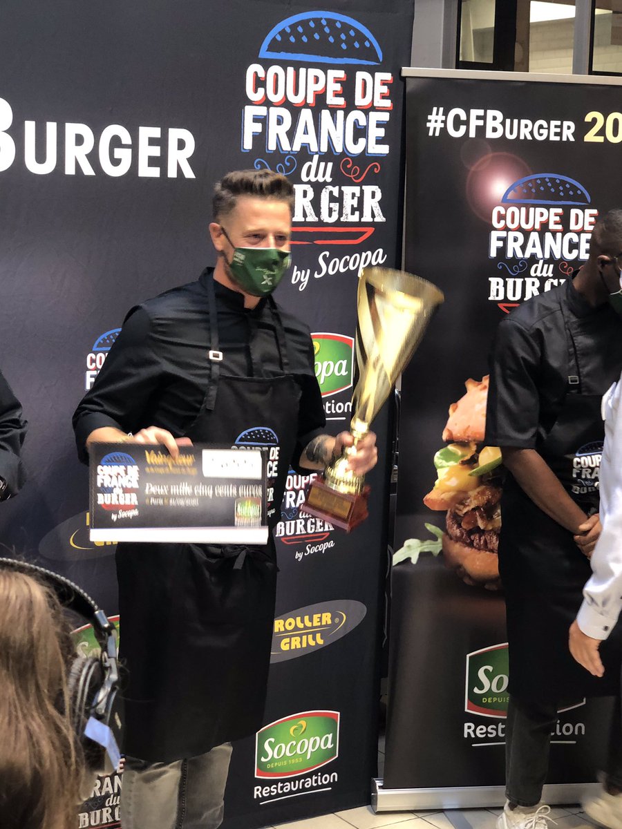 FEDELEPaul's tweet image. Le champion de France du burger s appelle Samuel Besnard avec son burger Le Bœuf qui ris ! Le gagnant de la région Ouest a repris le flambeau d’Antony Verset ! Une coupe de France  @CFBurger_Socopa  encore haute en couleurs ! Bravo à tous les finalistes  #CFBurger @sandwichshows