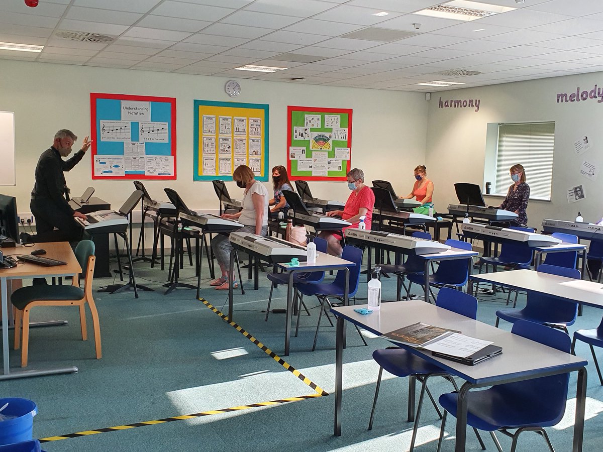 YamahaWH's tweet image. Great to see our familiar faces for the Adult Keyboard class tonight!! #MondayVibes #teachinginapandemic #keyboardlesson