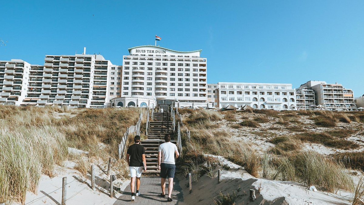 Your stairway to the best view of Noordwijk. Go and explore also the other things up there.. 📸: @iroh_shots #grandhotelhuisterduin #ThePreferredLife #beach #noordwijk