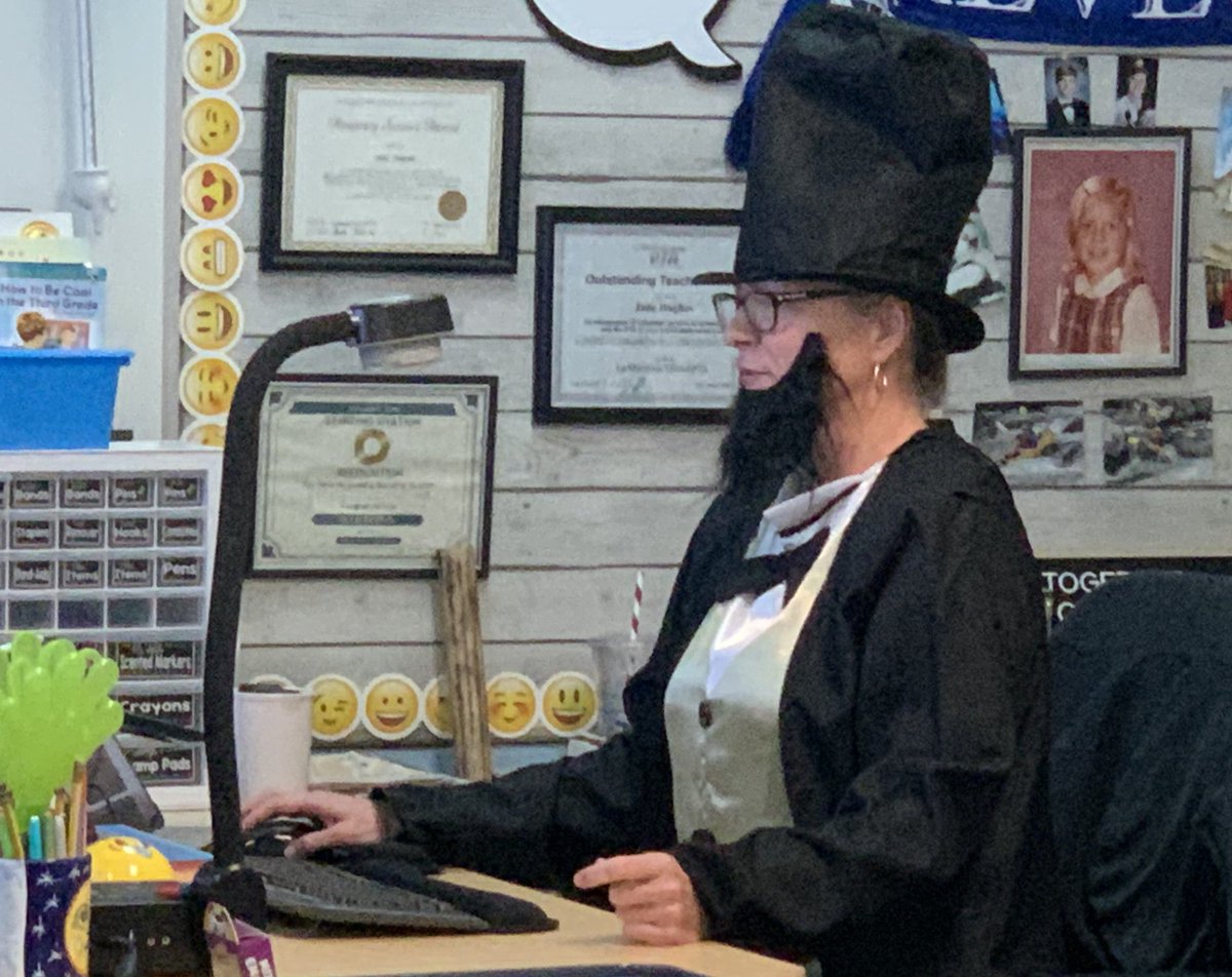 Abe Lincoln is leading 3rd graders as they begin their unit on government! <a href="/PVSDCamarillo/">PVSD Camarillo</a> #pvproud <a href="/juliebhughes1/">Julie Hughes</a>