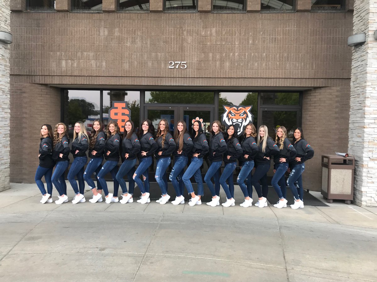 lookoutcu's tweet photo. We are proud to have once again sponsored all the new jackets and backpacks for the ISU Bengal Dancers @IdahoStateBDs! We love their tremendous Bengal spirit and they represent @IdahoStateU so well! Thank you for letting us be involved and #roarbengalsroar! ๐ฏ
#isucu #idahostate https://t.co/oUcEzKZZIc