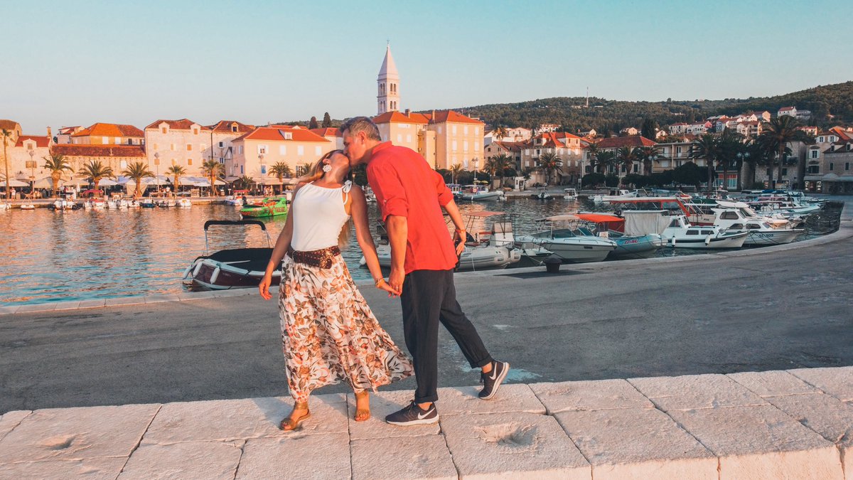 ...E per fortuna che doveva essere una “vacanza di ripiego”!
L’isola di Brac è stata una vera rivelazione 😍
Ve la raccontiamo qui: 👉🏼 meravigliedelmondo.net/isola-di-brac-… e non perdetevi su YouTube il video con le riprese aeree 👉🏼 youtu.be/ARBsJXU8QM4

#croatia #brac #croazia #zlatnirat