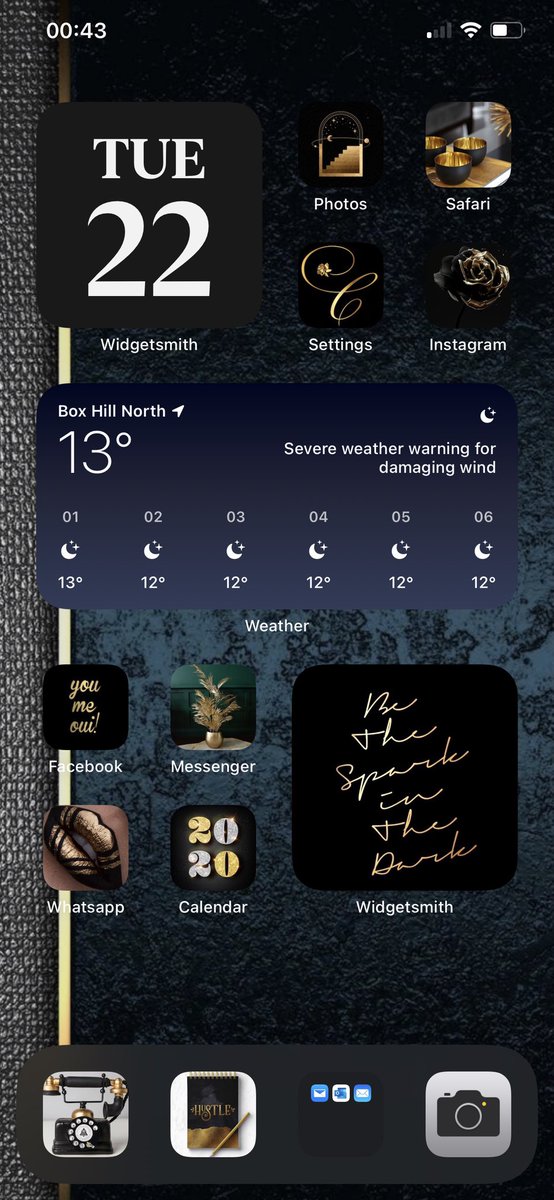 _carlmichael's tweet photo. Black &amp; Gold iOS 14 Home Screen🤗🖤💛✨

#iOS14 #ios14homescreen #ioshomescreen #iOS14layout https://t.co/4GxU5sq3Qr