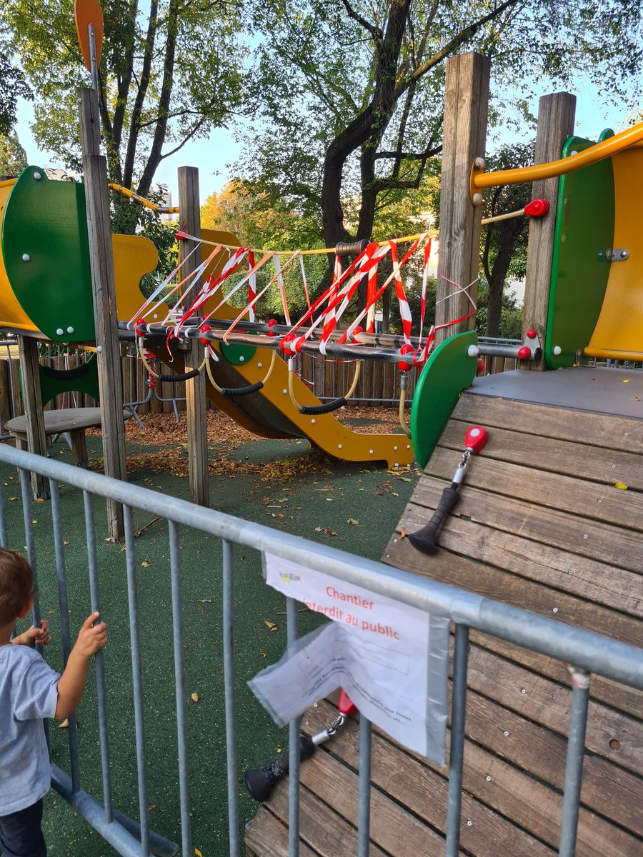 C'est pour quand la réouverture de ce toboggan fermé depuis des semaines au parc Pic  <a href="/VilledeVanves/">Ville de Vanves</a>  ?