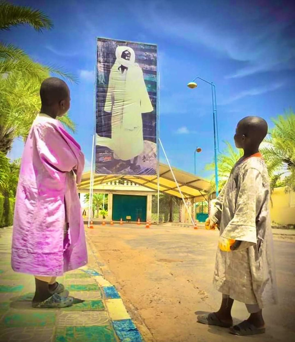 DiorfallGueye2's tweet photo. "Je cheminais en vérité,lors de ma marche vers l'Exil, en compagnie des Vertueux Gens de Badr alors que mes persécuteurs étaient persuadés que j'étais leur prisonnier. Je marchais en fait vers DIEU en compagnie du Prophète Psl et de ses Excellents Compagnons..."
#ASSIROU
#18Safar https://t.co/V9HOhNqvT7