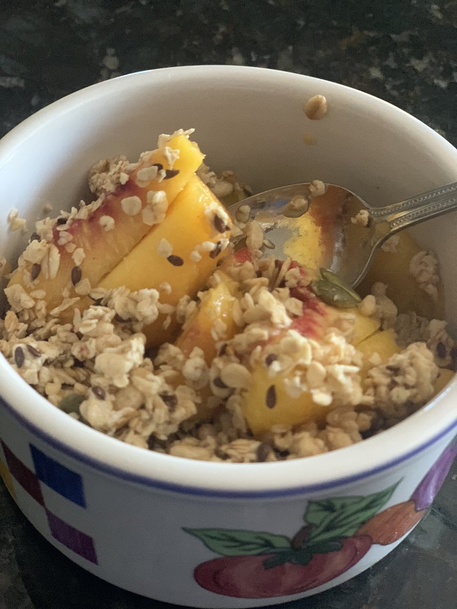 FCHSNutraChick's tweet photo. Warm @JerseyFreshNJDA nectarines with granola. It’s what’s for breakfast (with yogurt). #MondayMotivation #rdnchat #rutgers #southjersey https://t.co/9qiOMl38oI
