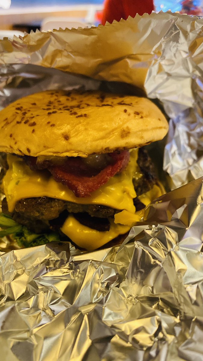 madchefbd's tweet photo. Let’s take a moment to appreciate this good burger. Also don’t forget to #WearAMask for your &amp; other’s safety. 
.
.
.
.
.
.

#madchef #madchefbd #madshot #dhaka #burger #FastFood https://t.co/iyLML56HC2