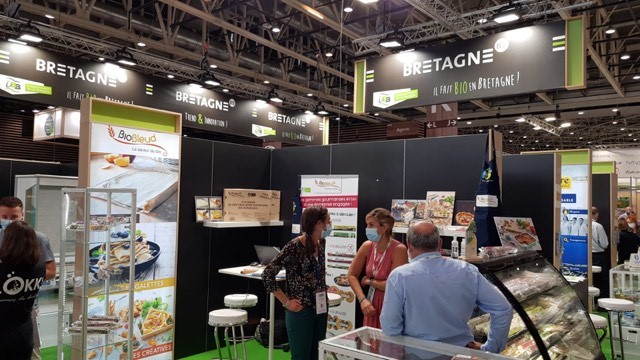 IBB_BioBretagne's tweet photo. @Natexpo les exposants du pavillon "Il fait Bio en Bretagne" vous accueillent ! Venez rencontrer : Bord à bord, Biobleud, Conserverie Chancerelle, Biscuiterie des Vénètes Biologique et tous les autres ! #IBB #salonbio #natexpo2020 #bretagne #bio https://t.co/Fo2Wcep5Nf