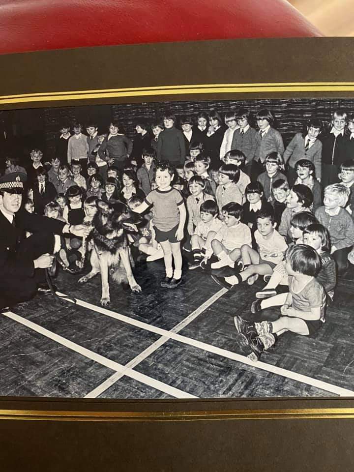 K9Scottish's tweet photo. One of our followers shared a photo of them meeting #PDMajor at their school in November 1979 with his handler PC Rooney😍
Another PD from the past who will be honoured with our memorial 🐾
#History
#ScottishPoliceDogMemorial
#PoliceDogsOfTwitter https://t.co/oFIUCWdp8c