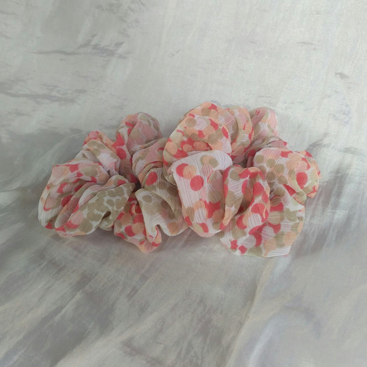 _oraclestudio's tweet photo. Chiffon Series #scrunchie ✨
• Bleu
• Neige
• Printemps

SPECIAL PRICE
• 15k/ each
• 40k / 3 pcs

Shop now!
https://t.co/inh2QChE5t 💚 https://t.co/CauSiFNGLw