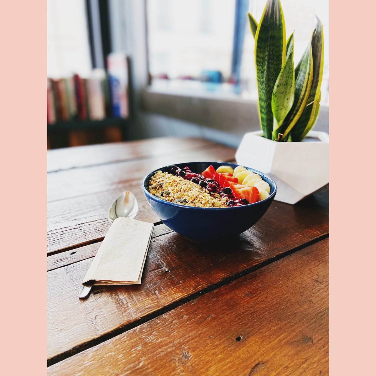 >>><<< BREKKIE >>><<<
Thick creamy Greek yogurt, granola, honey berries and banana is firm favourite here 🍓 🍓🍓