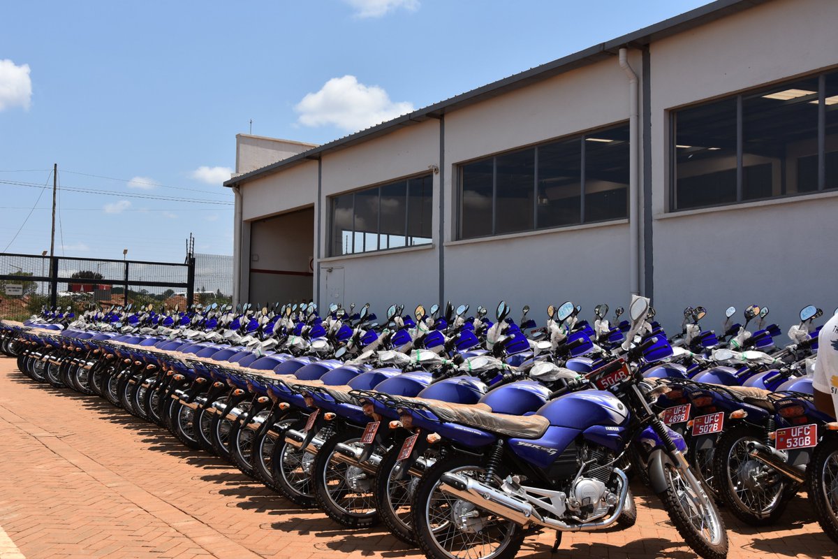 FAOUganda's tweet photo. Today, @FAO Representative in Uganda- @queridoAntonioL handed over 190 motorcycles to @GovUganda + civil society partners who will implement interventions in 29 districts &amp; help vulnerable communities mitigate #climatechange + adopt better #farming practices. #BuildingBackBetter https://t.co/2C1WYXERxo