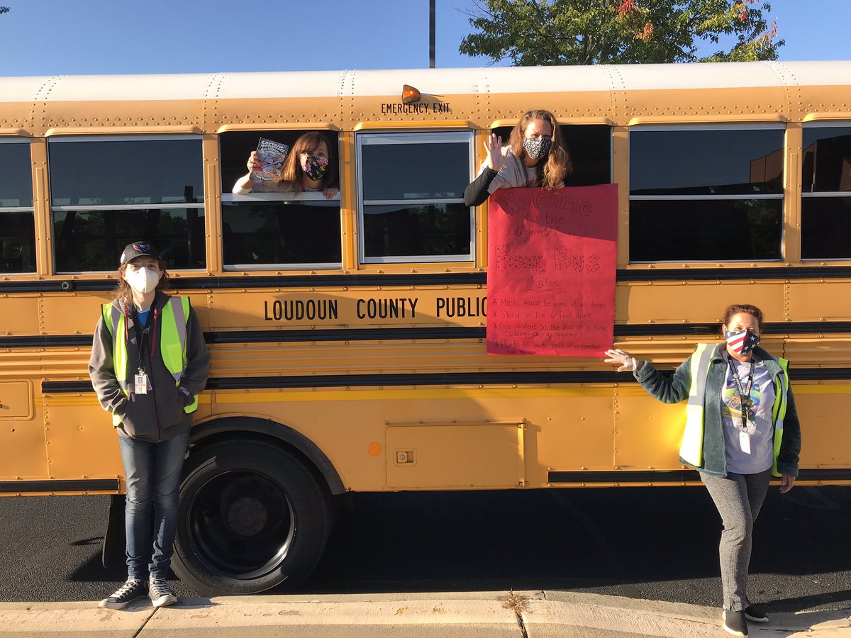 MEATRT's tweet photo. Algonkian Book Bus is on its way!@ALG_LCPS @WhitehouseSus #bookbus #justkeepreading https://t.co/Mz25IXjw9O