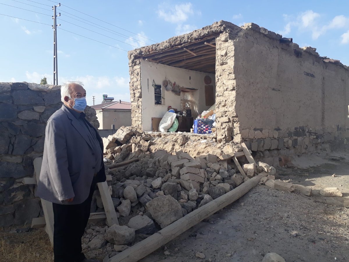 dmchaber's tweet photo. Niğde'nin Bor ilçesinde dün akşam meydana gelen 5.1 büyüklüğündeki depremin ardından Obruk Köyü'ndeki bazı kerpiç evler zarar gördü. AFAD ekipleri depremzedeler için kısa sürede 14 çadır kurdu.

#nigde #niğdedeprem #afad #türkkızılay https://t.co/JXddy4XocX
